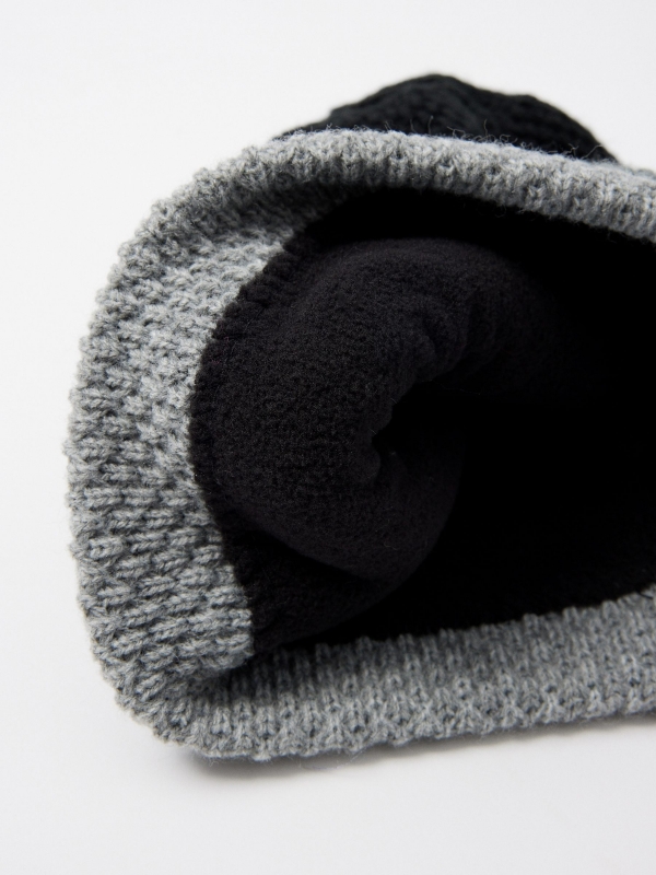 Gorro negro vista detalle