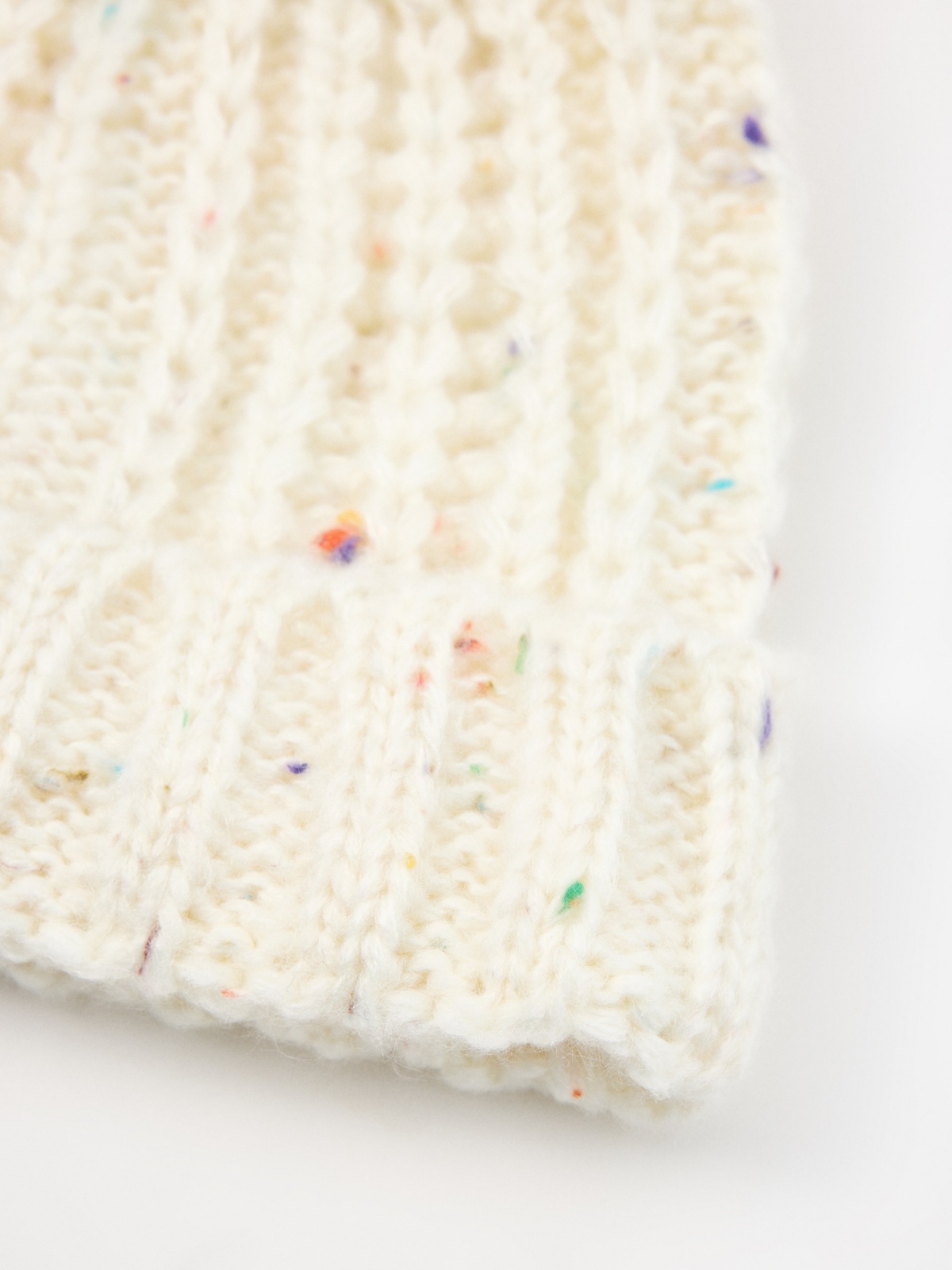 Gorro blanco moteado multicolor blanco vista detalle