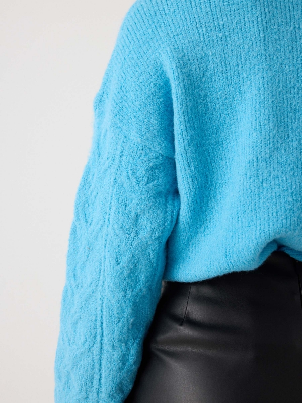 Knitted sweater round neck turquoise detail view