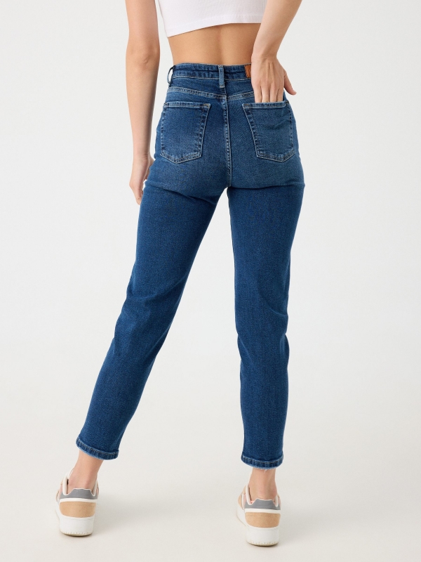 Jeans slim mom fit básicos azul marino vista media trasera