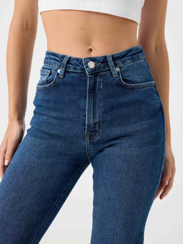 Jeans slim mom fit básicos azul marino vista detalle