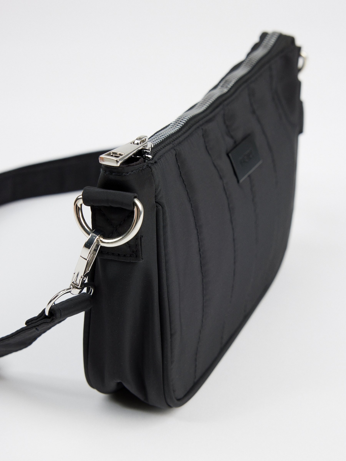 Bolso bandolera nylon acolchado negro vista detalle