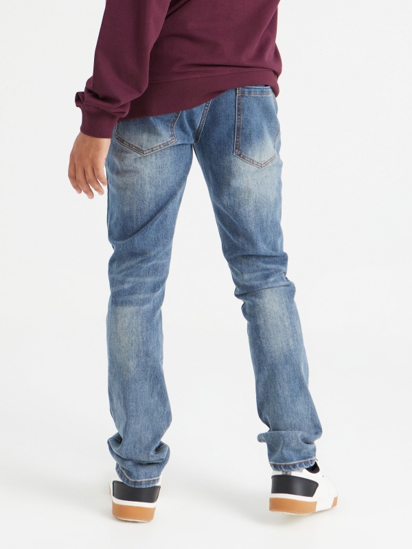 Jeans slim rotos azul vista media trasera