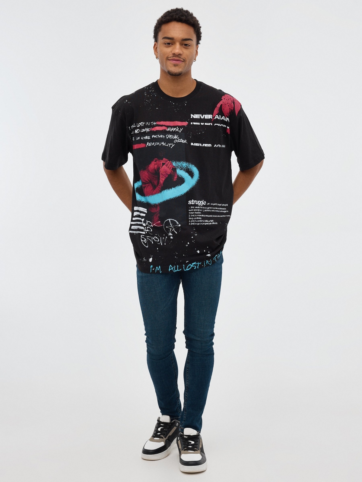 T-shirt branca de graffiti preto vista geral frontal