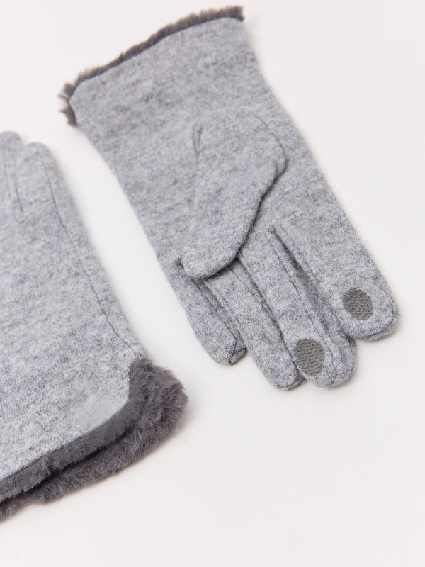 Guantes forro de pelo gris gris primer plano con modelo