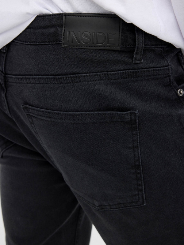 Jeans regular gris oscuro vista detalle