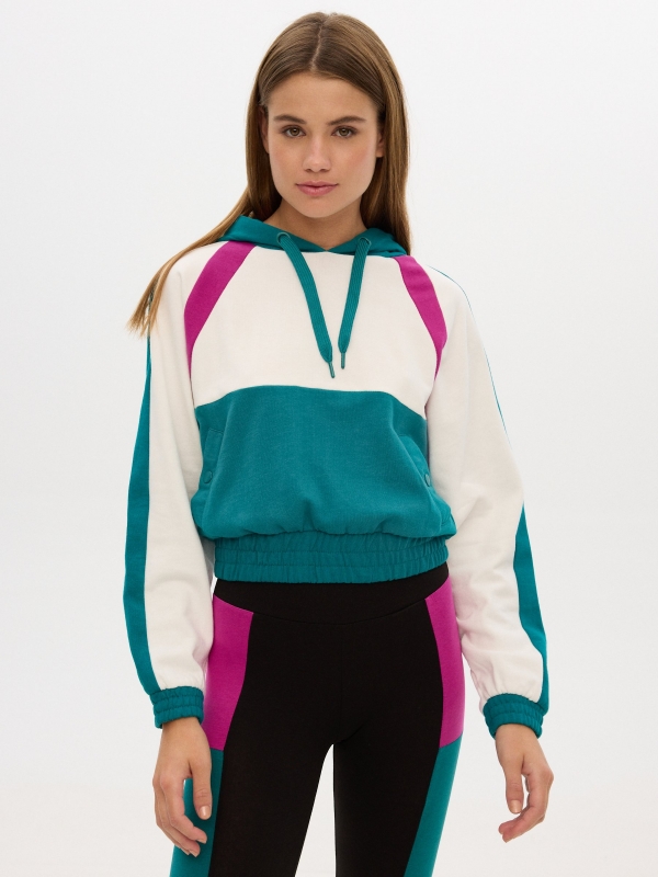 Sudadera color block verde vista media frontal