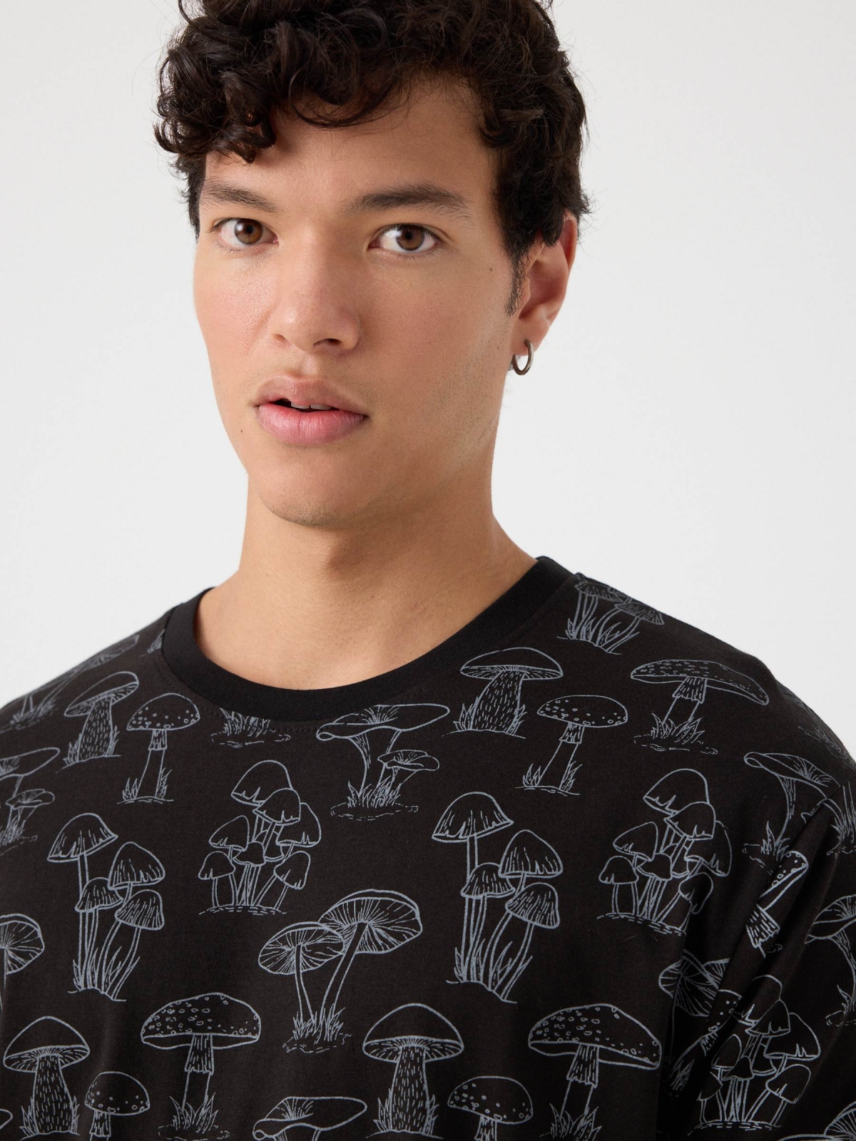 Mushroom print t-shirt black detail view