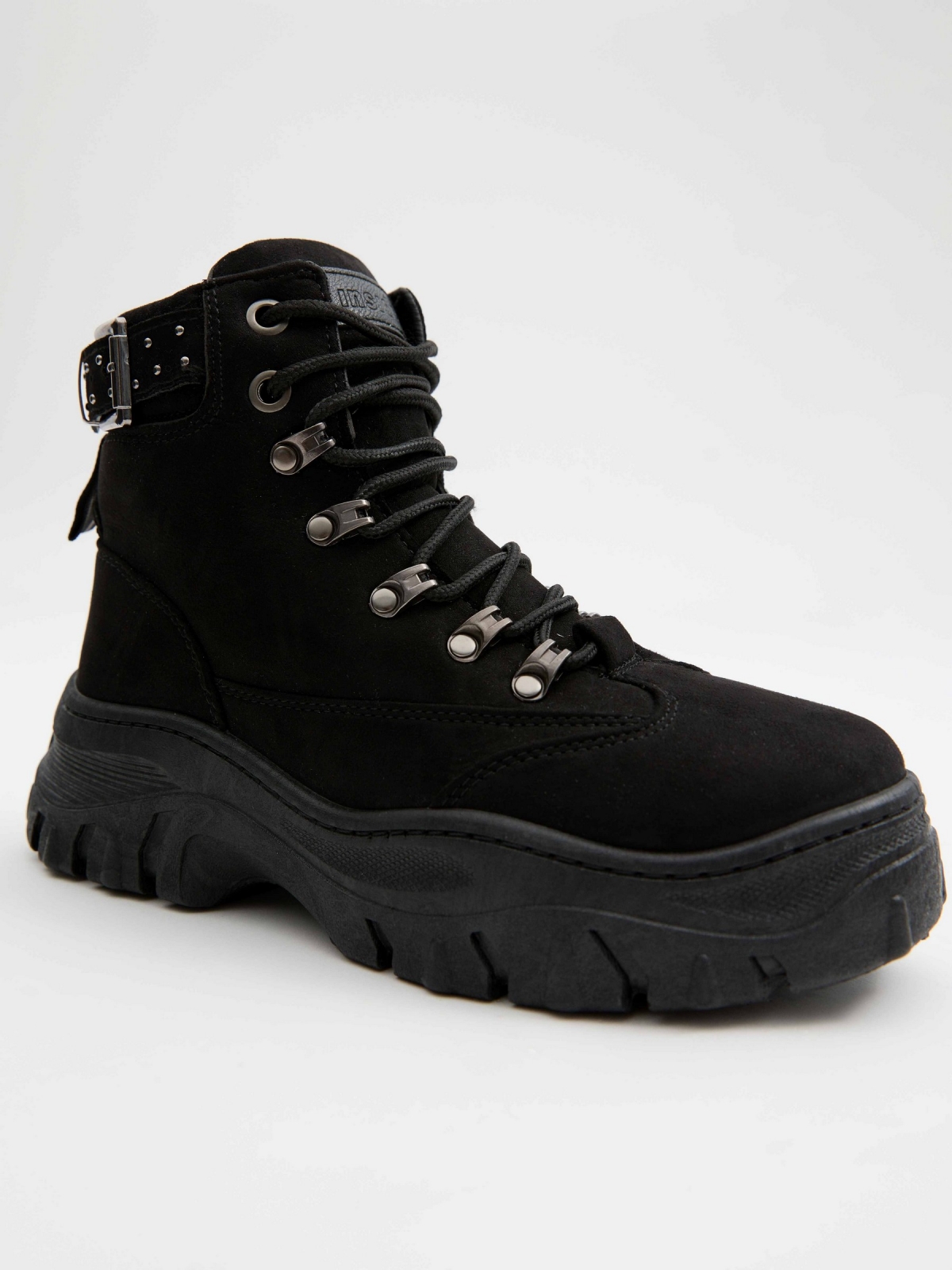 Bota plataforma moda casual negro vista detalle