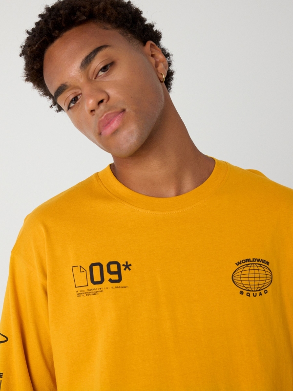 Text print t-shirt ochre detail view