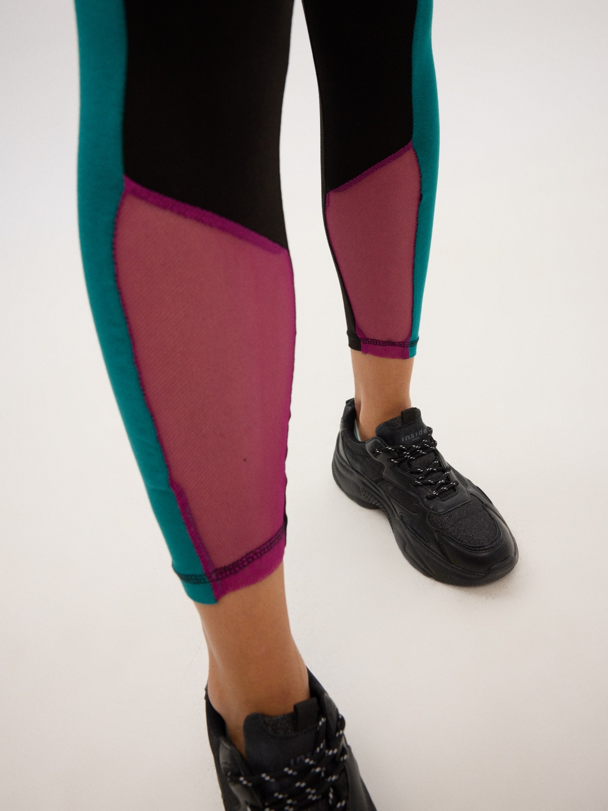 Leggings with print black detail view