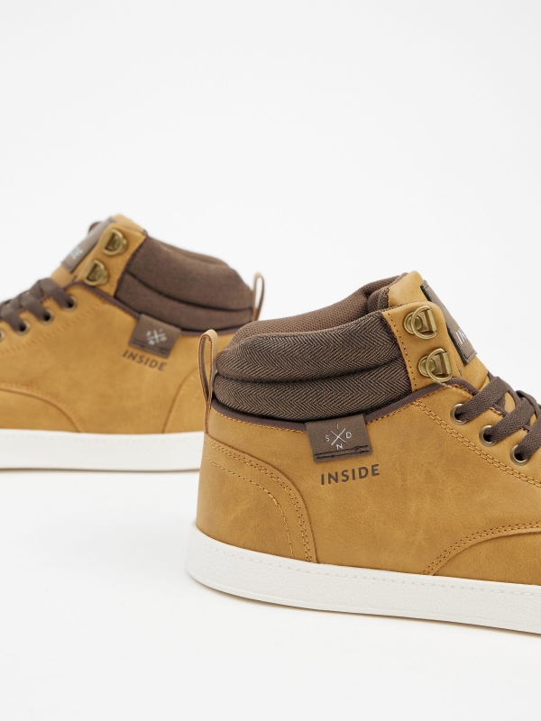 Botin combinado camel vista detalhe