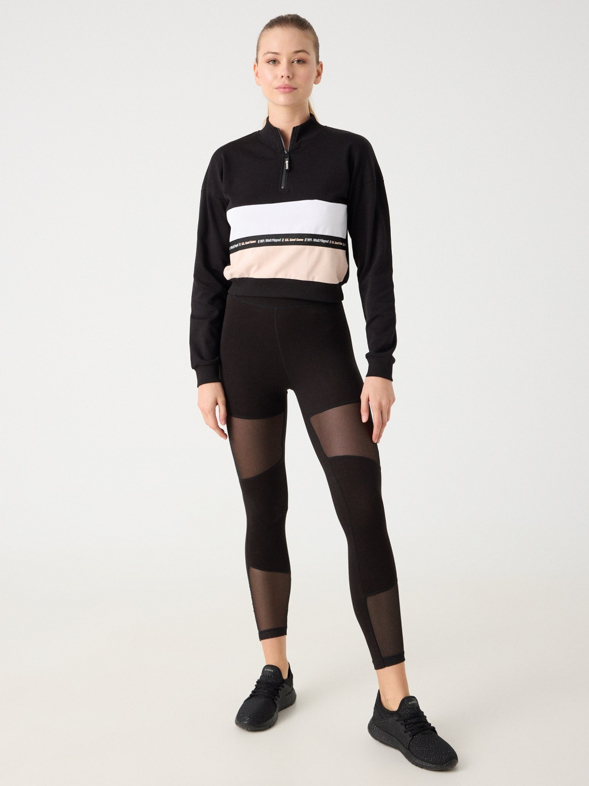 Sweatshirt cropped com fecho de correr preto vista geral frontal