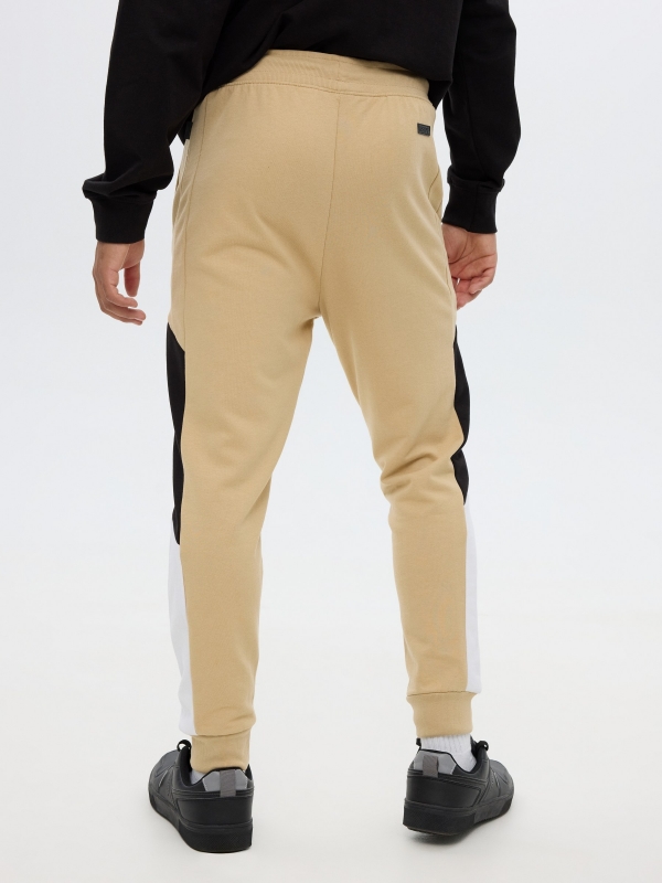 Pantalon jogger arena vista media trasera