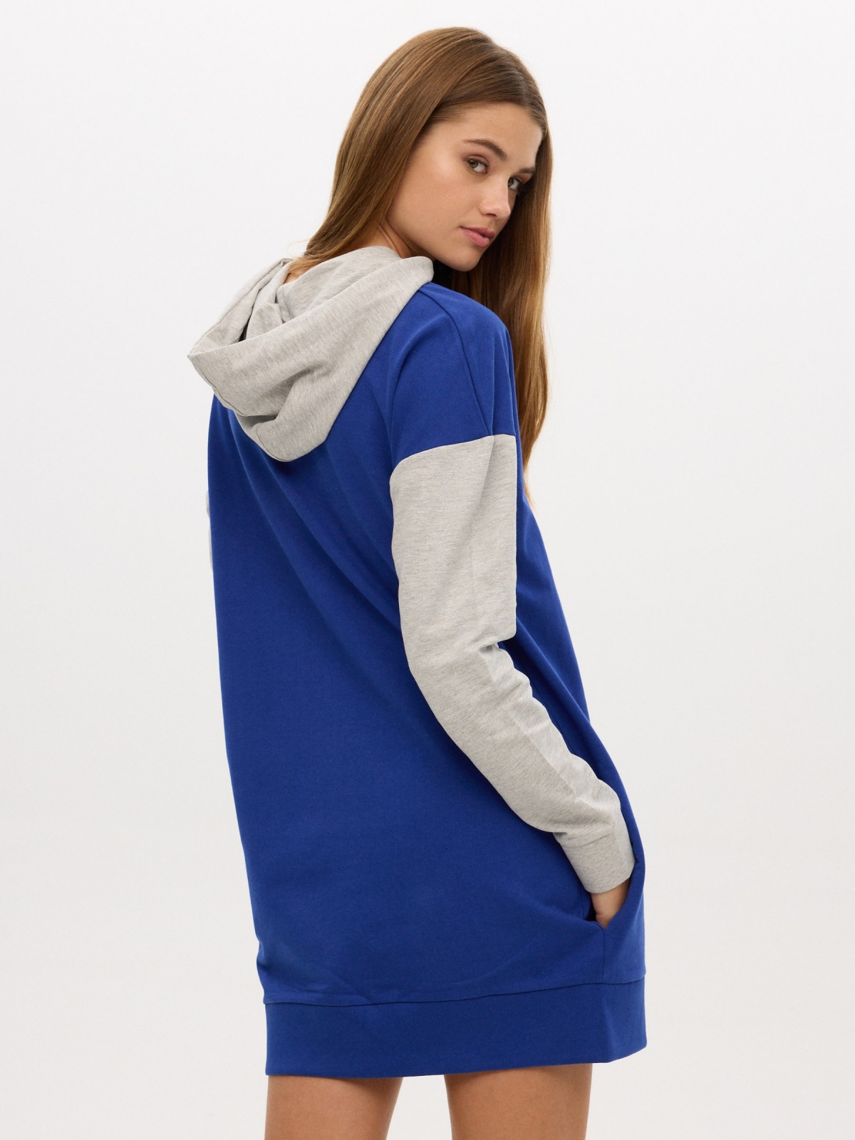 Sudadera Long Fit azul añil vista media trasera