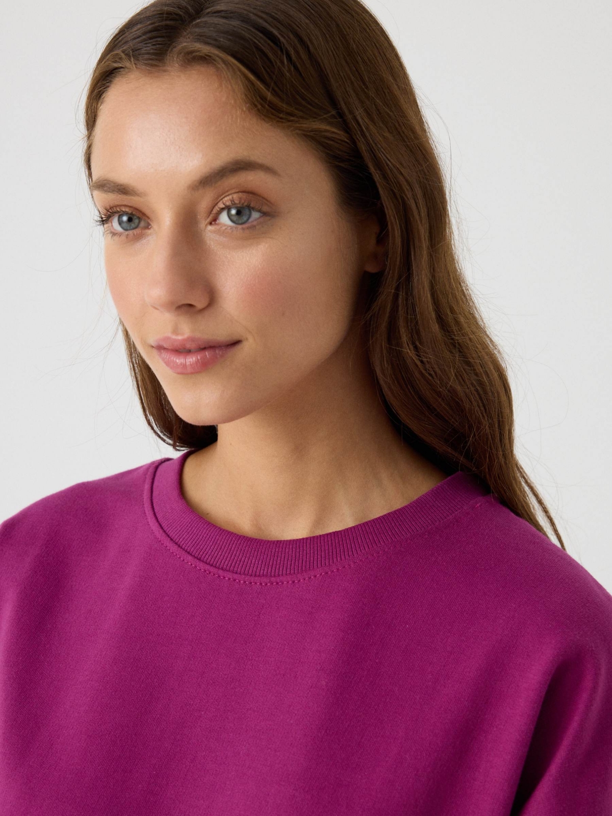 Oversized sweatshirt dress fuchsia detail view