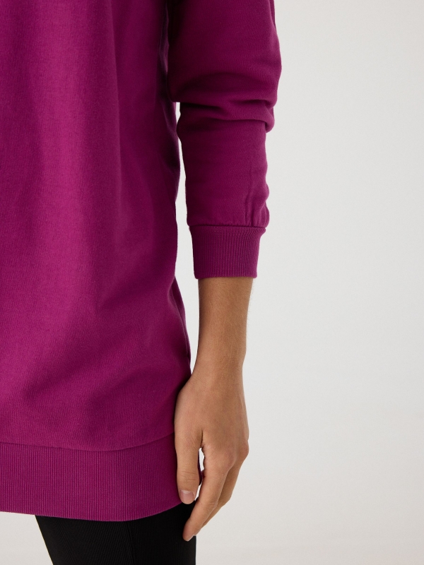 Sudadera oversized vestido fucsia vista detalle