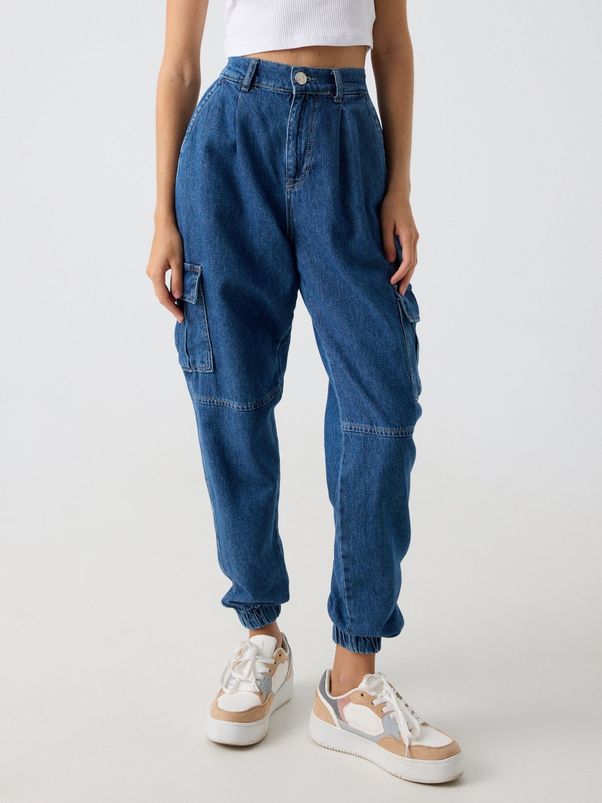 Slouchy cargo jeans blue middle front view