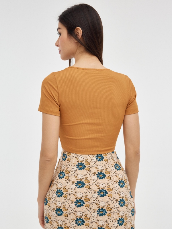 Rib ruffled T-shirt ochre middle back view