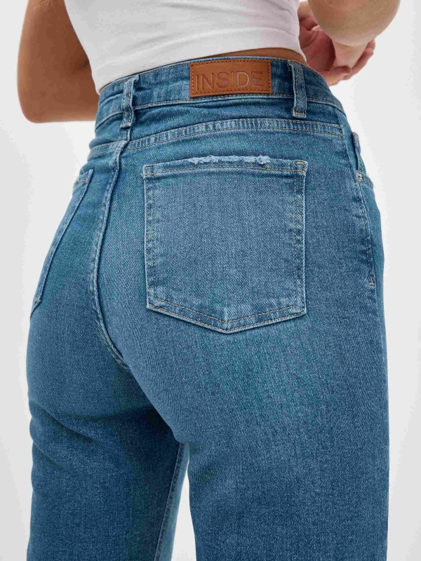 Jeans mom slim azul vista detalle