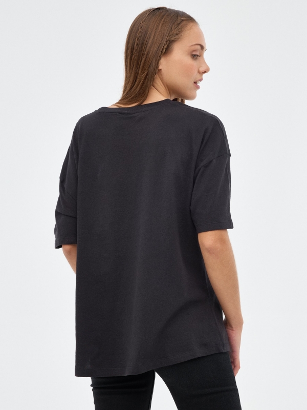 Camiseta oversized Hatsun negro vista media trasera