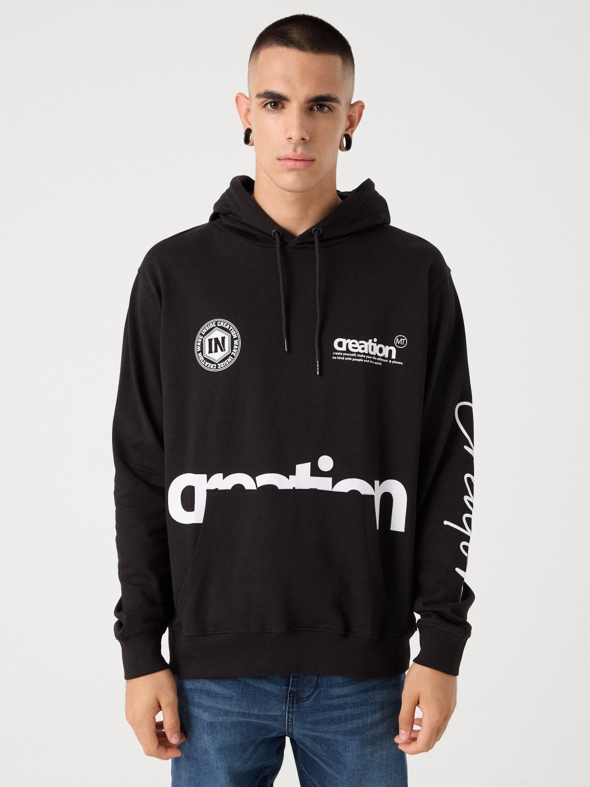 Hoodie preta estampada preto vista meia frontal