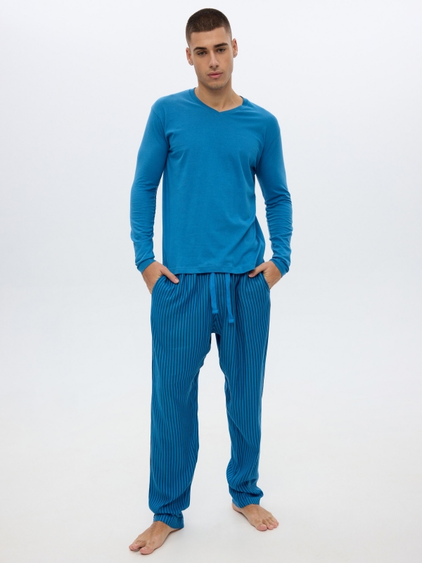 Calças de pijama azul às riscas