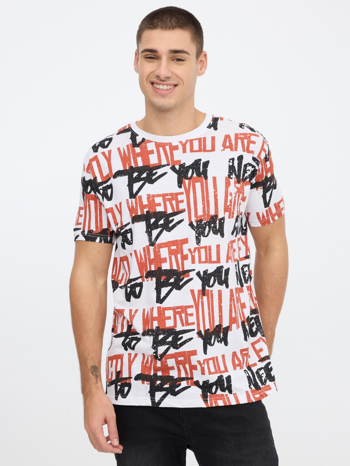 Camiseta con texto estampado