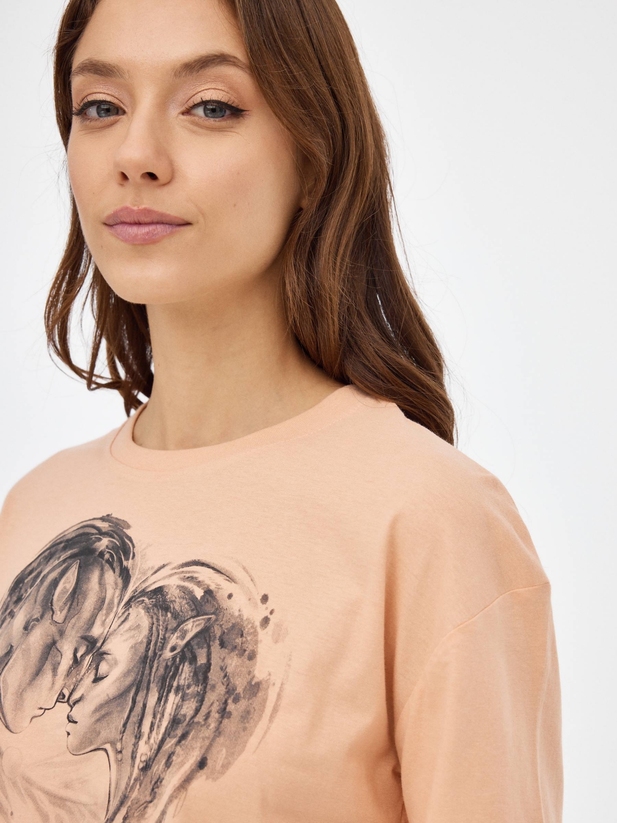 Avatar crop T-shirt peach detail view