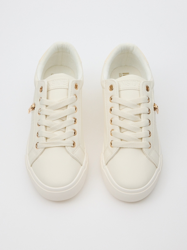 Basic casual sneaker white zenithal view