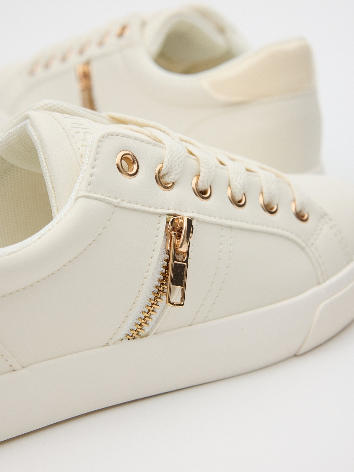 Basic casual sneaker white detail view