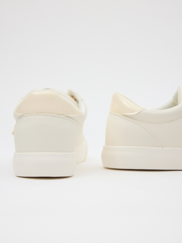 Basic casual sneaker white detail view