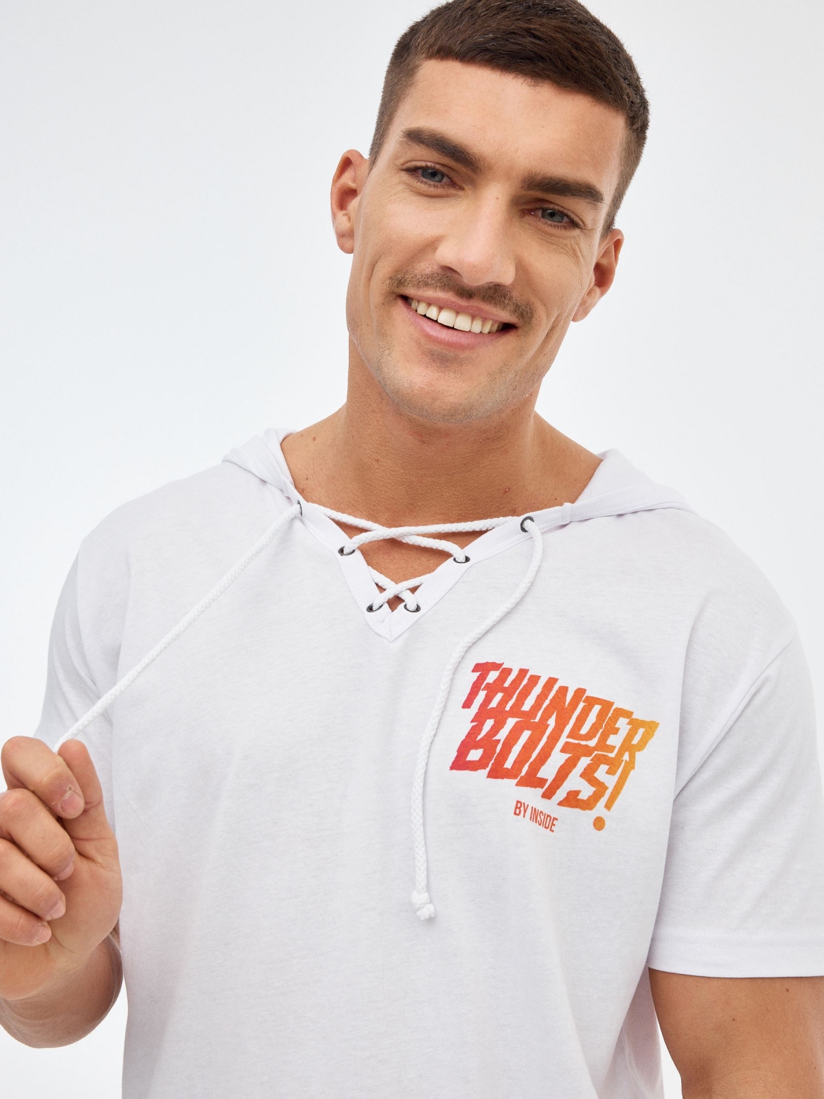 T-shirt Thunder Bolts branco vista detalhe