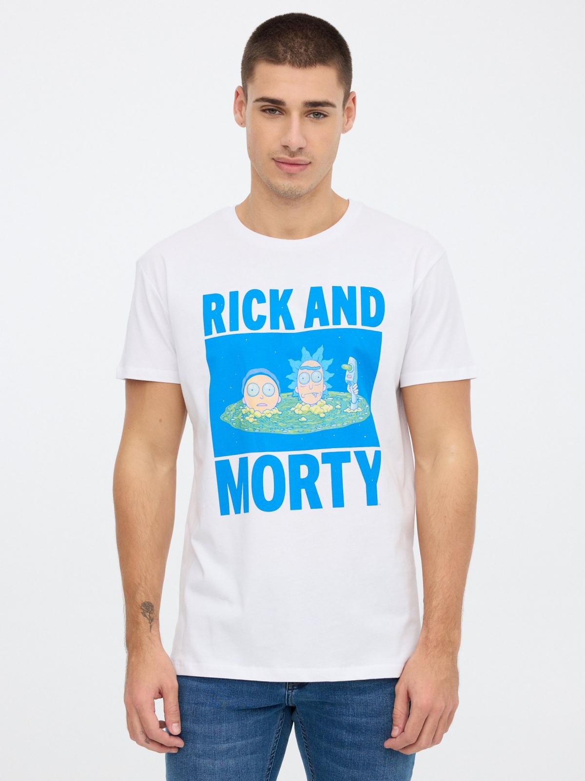 Camiseta Rick & Morty blanco vista media frontal