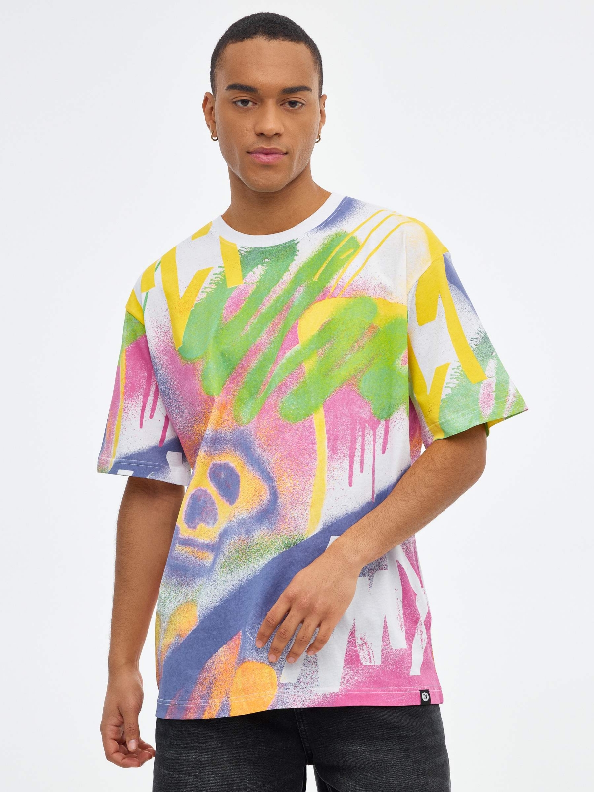 Camiseta oversized graffiti blanco vista media frontal