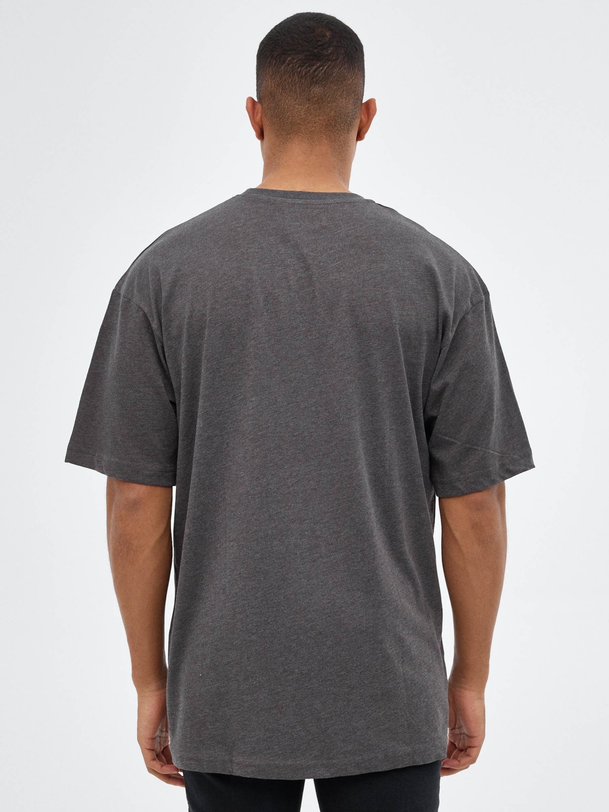 Camiseta oversized words melange oscuro vista media trasera