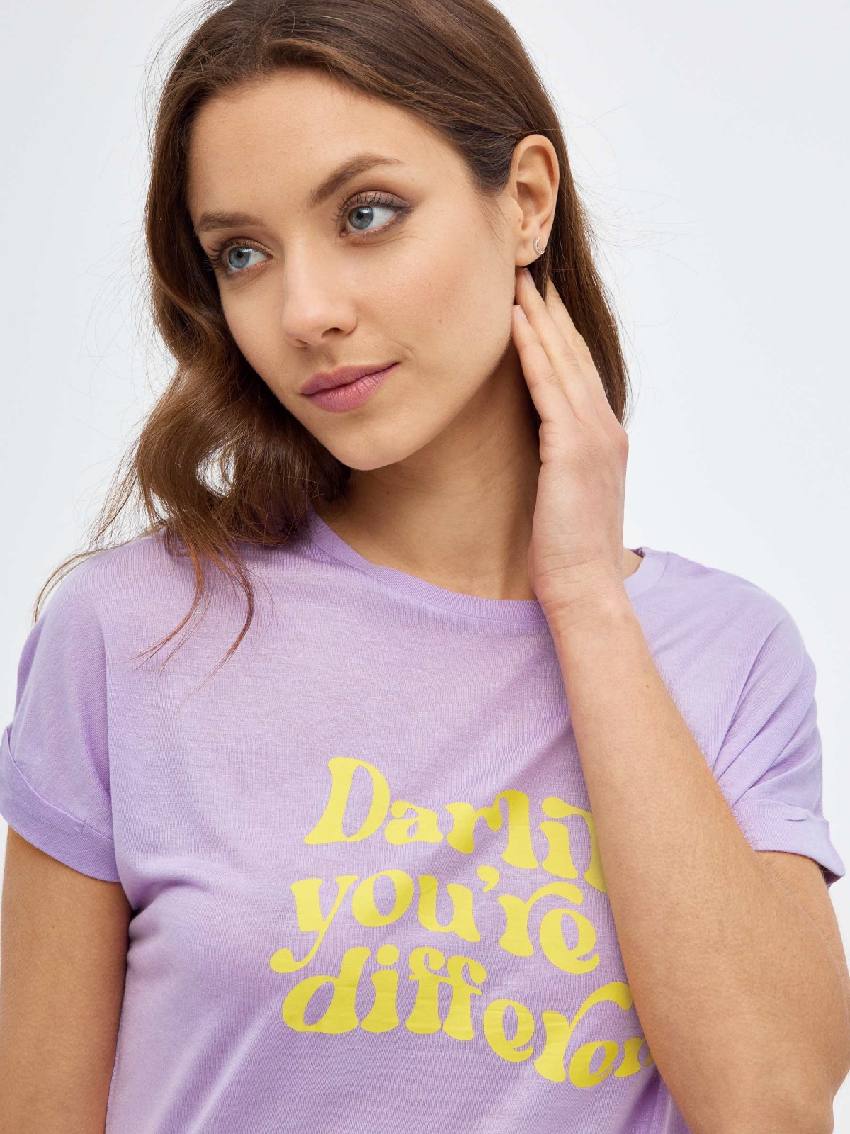 T-shirt com slogan malva vista detalhe