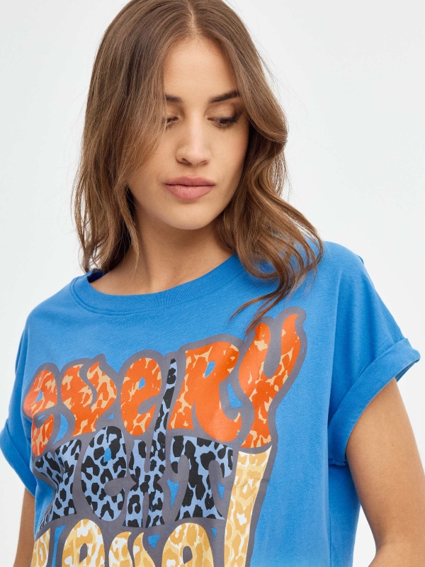 Camiseta Every Next Level azul vista detalle