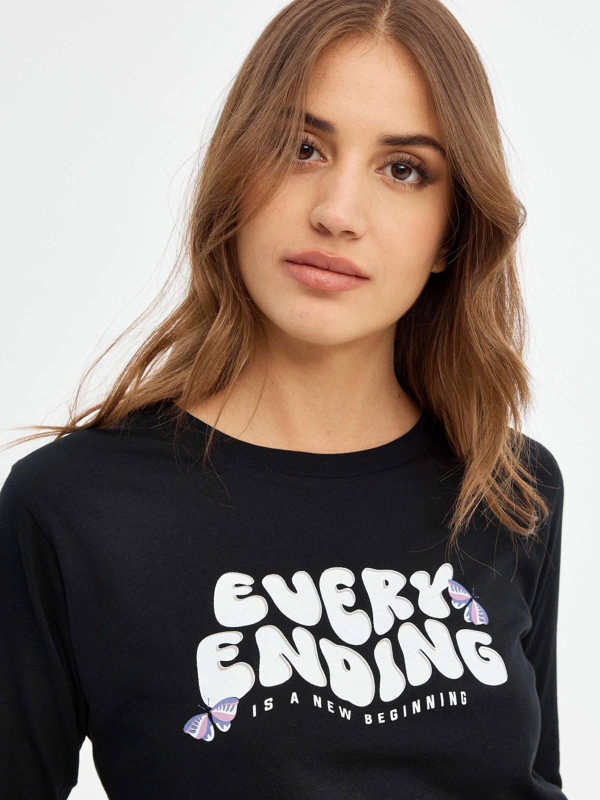 Camiseta Every Ending negro vista detalle