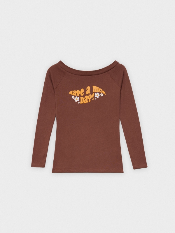  T-shirt com letras estampadas gola barco chocolate