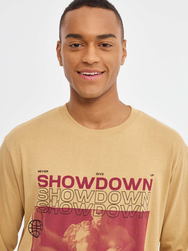 Showdown T-shirt earth brown detail view