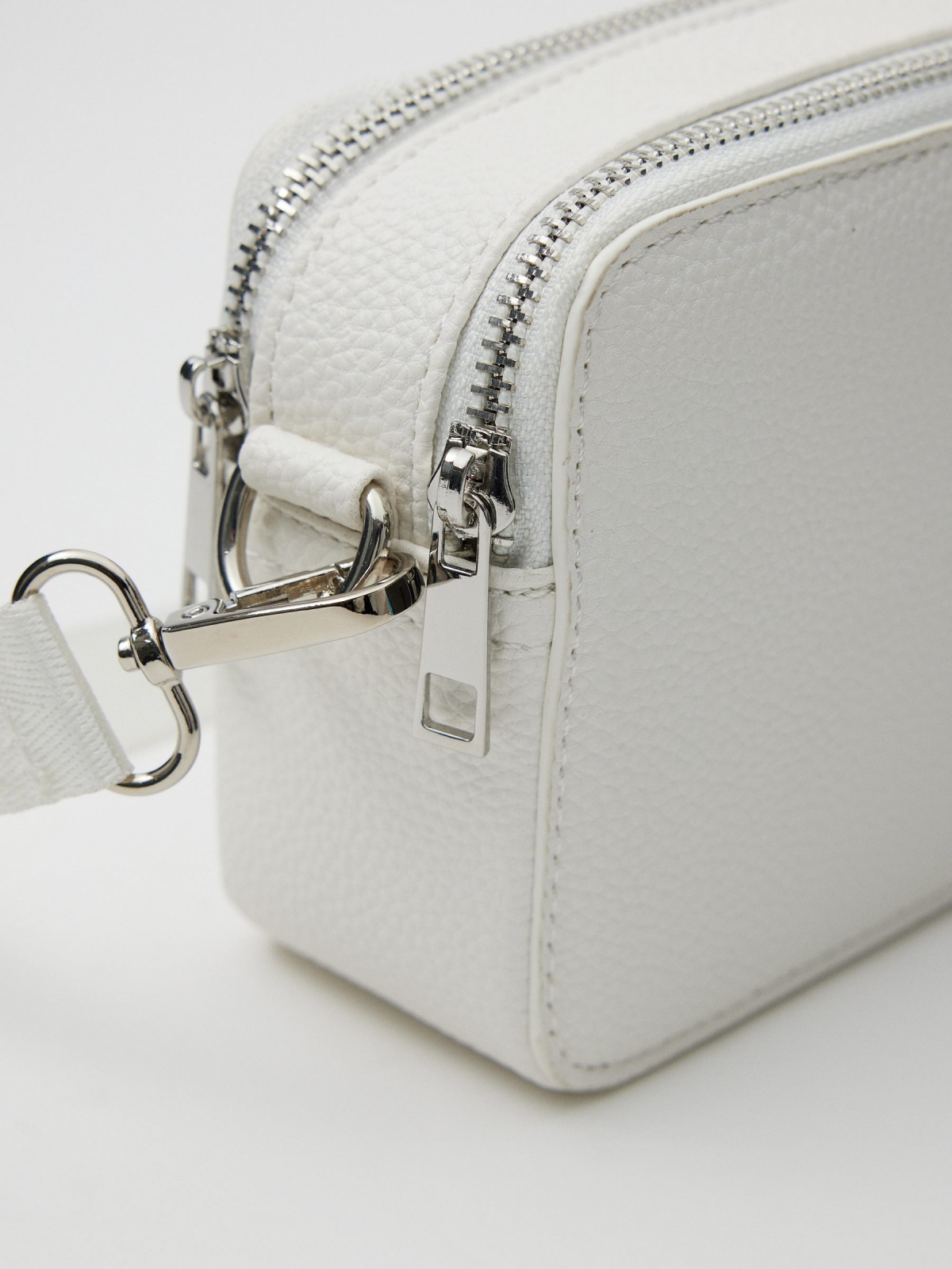 Cube crossbody bag white 45º side view