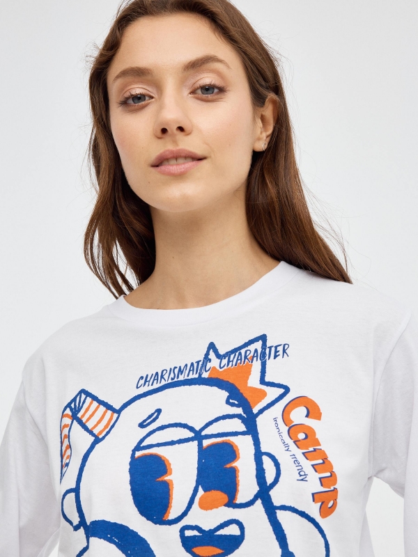 T-shirt Crop Camp branco vista detalhe