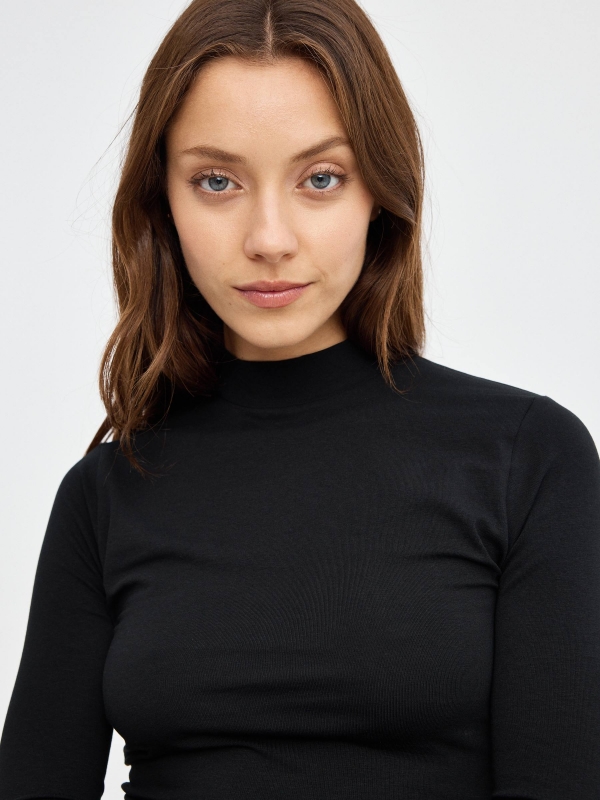 Velvet turtleneck t-shirt black detail view