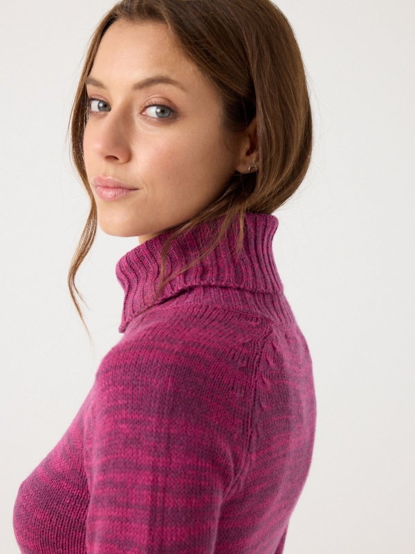 Fleece turtleneck sweater fuchsia detail view