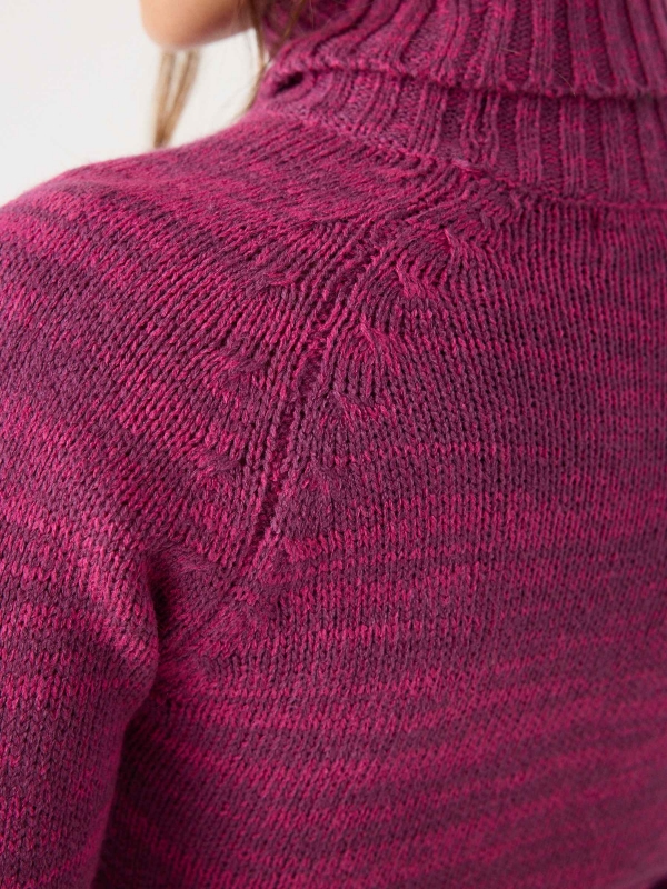 Jersey jaspeado cuello alto fucsia vista detalle