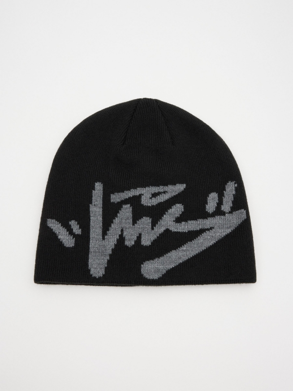 Gorro negro con grafitti negro