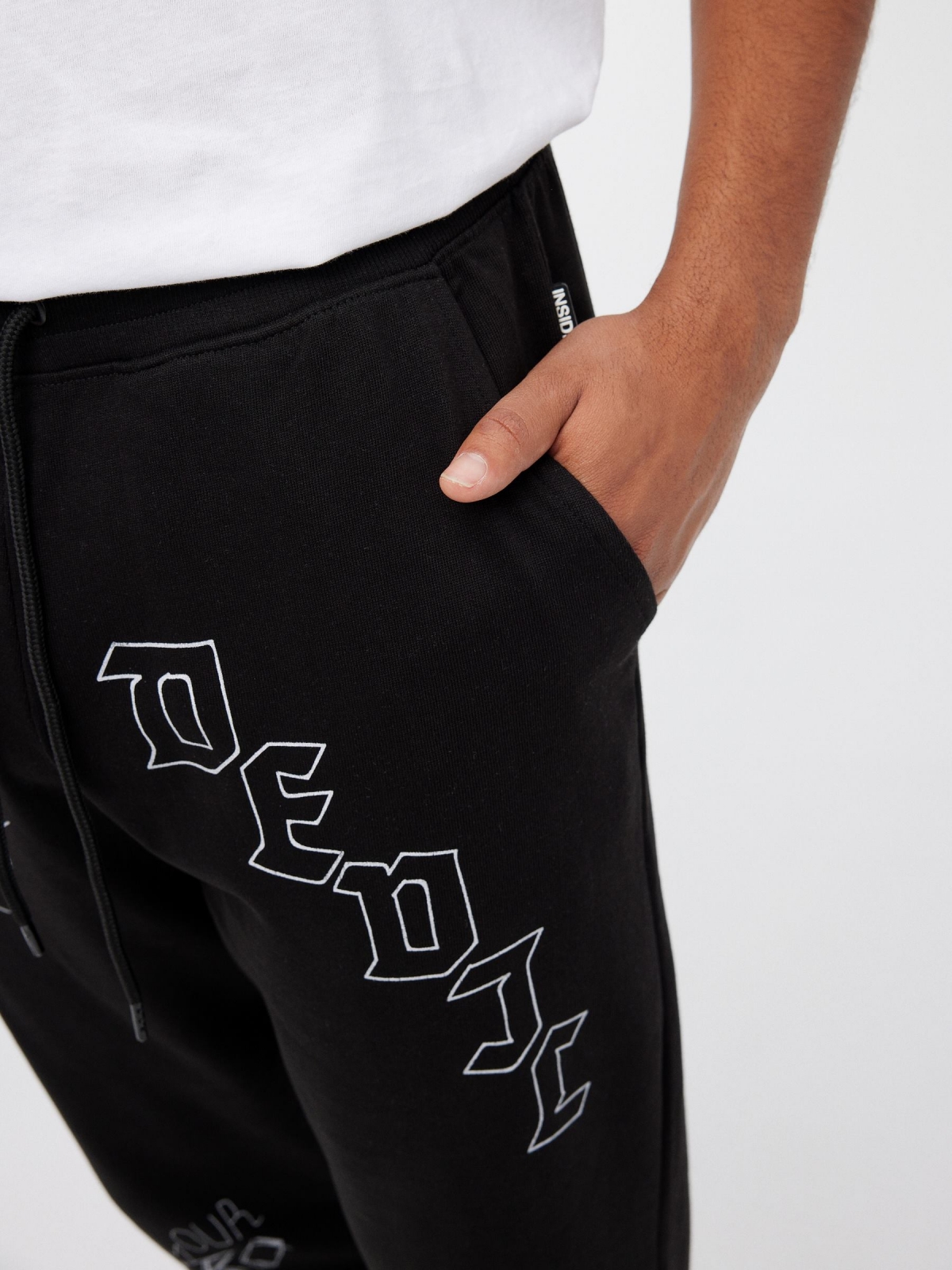 Pantalón jogger DEDJE negro vista detalle