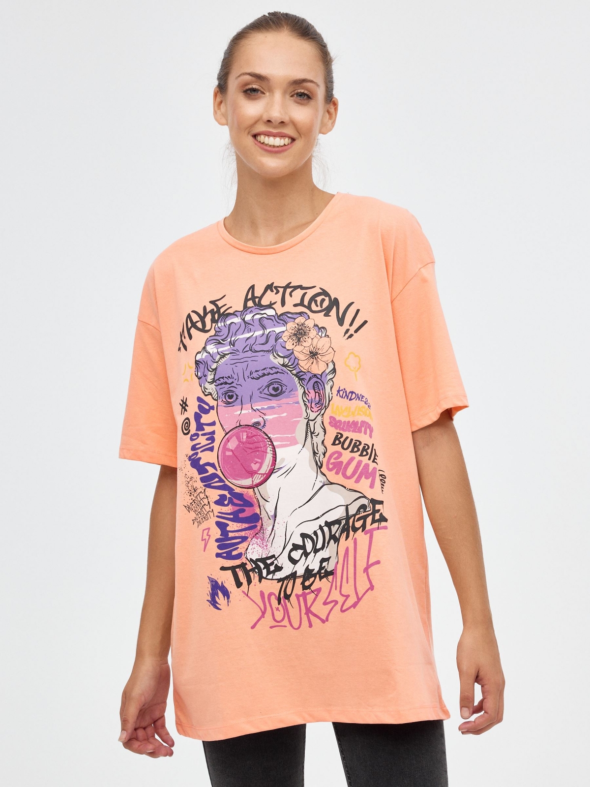 Oversized Gum T-shirt pink middle front view