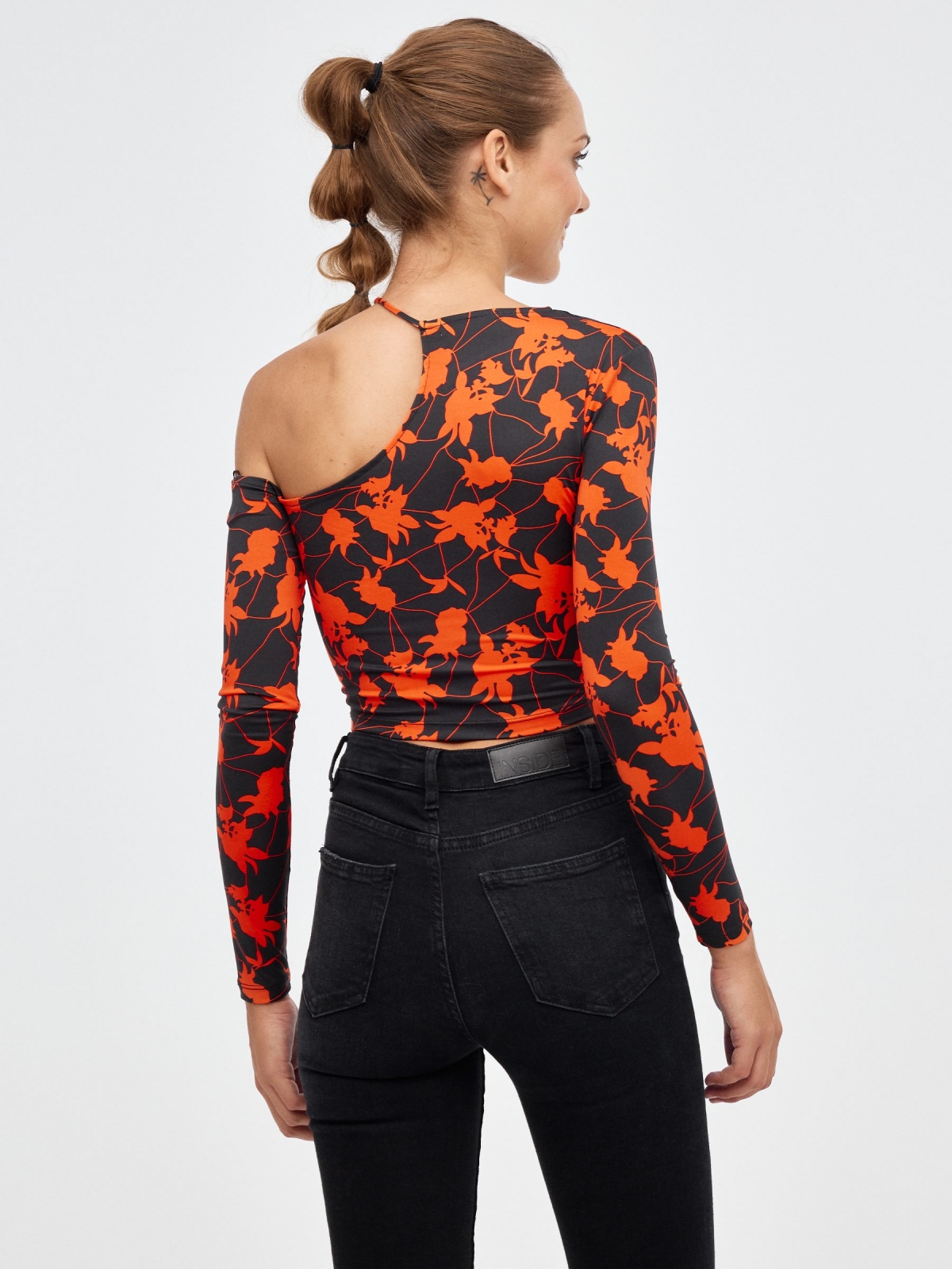 Asymmetrical crop print t-shirt black middle back view